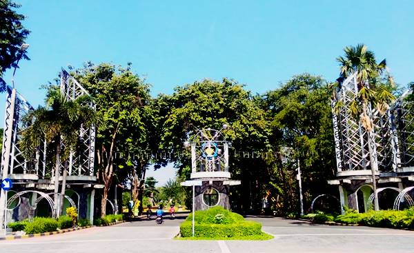 Gerbang Masuk Kampus ITS (Institut Teknologi Sepuluh Nopember) Surabaya